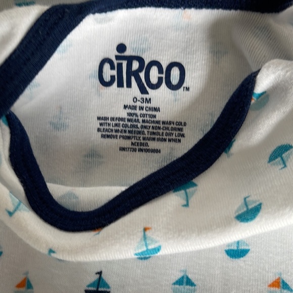3 one piece onesies 0-3 months Circo & carters - Picture 6 of 7
